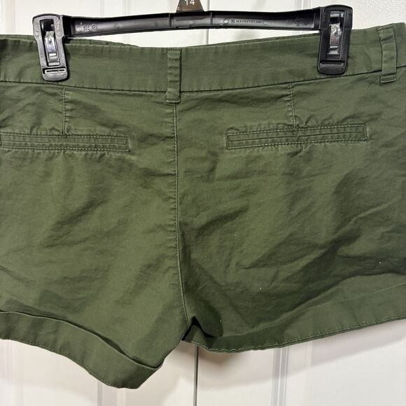 Old Navy Shorts Womens 10 Green Mid-Rise Chino Flat Front Everday Zips Pockets - Picture 3 of 10